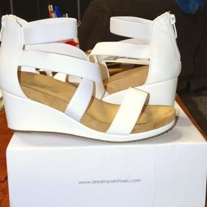 Sandal from Dream Pairs  7.5 white